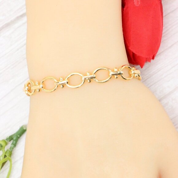 "Trendy Handmade Bracelet – A Thoughtful Gift for Girls & Women | UNVRC1602 - Picture 9 of 10